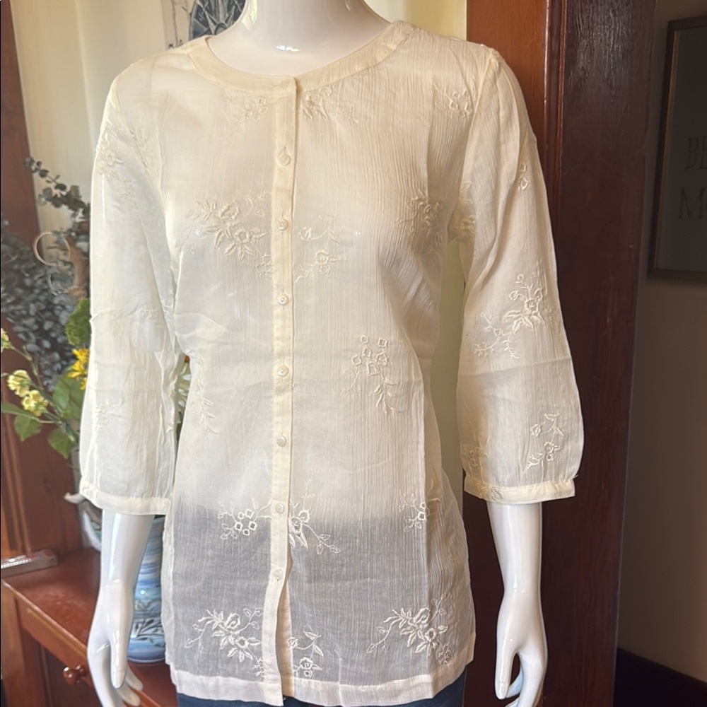 NWT northern reflections size small Embroidered Cream Women's Top sheer